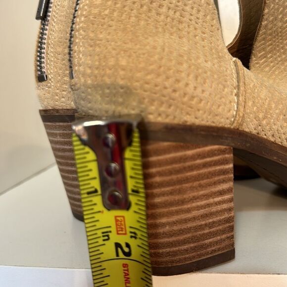 Lucky Brand Beige Textured Leather Booties Size 7.5 Western Neutral Minimalist - Picture 9 of 12